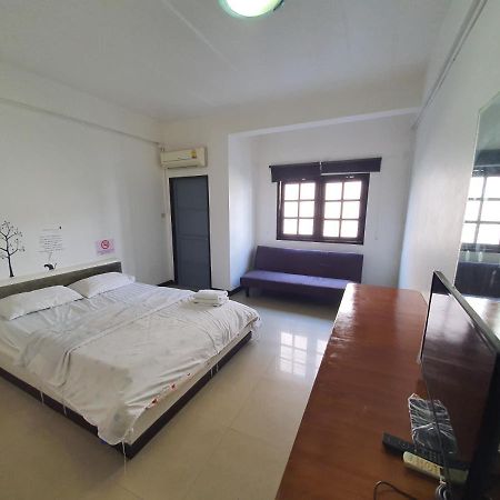 A House Boutique Guesthouse Bangkok Exterior photo